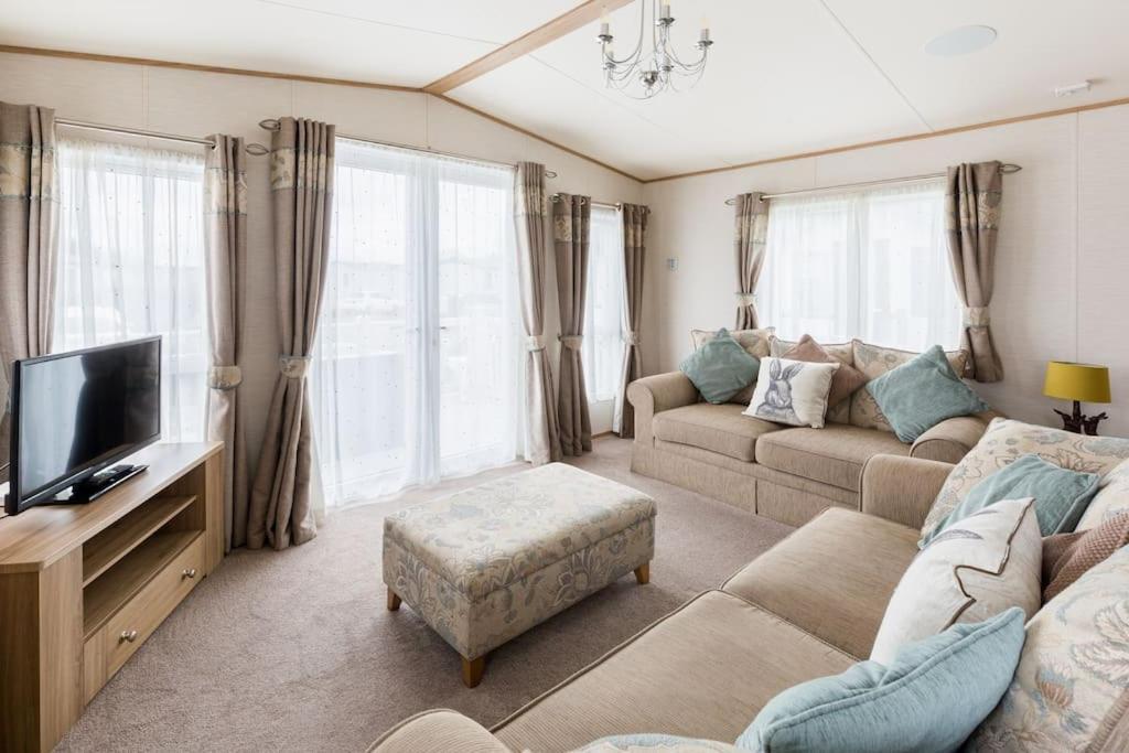 Waters Edge, Hoburne Cotswolds Villa South Cerney Buitenkant foto