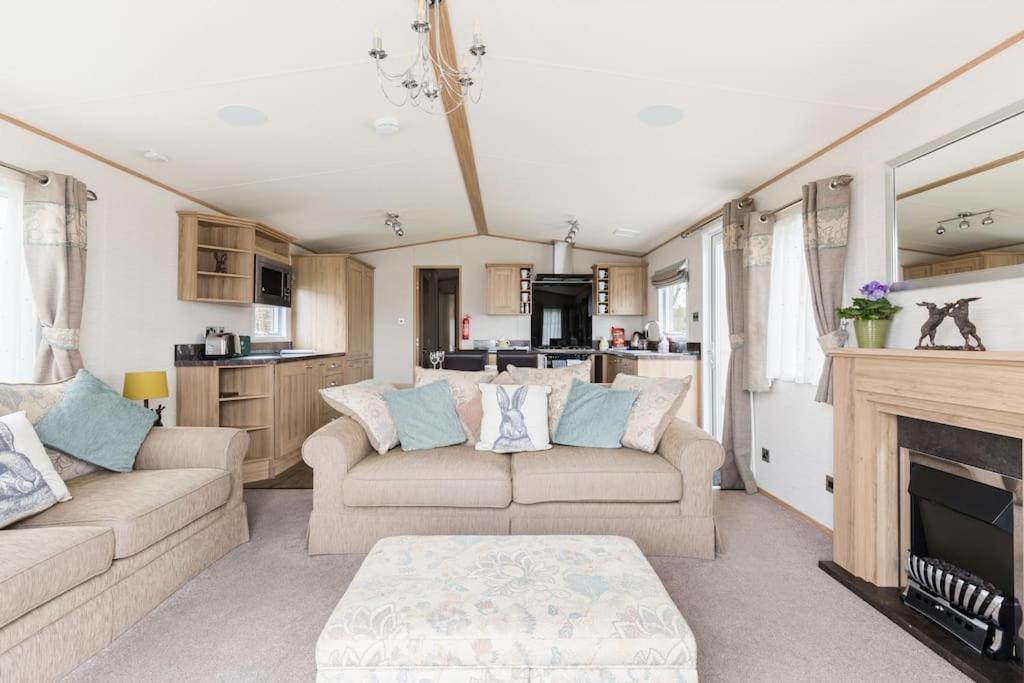Waters Edge, Hoburne Cotswolds Villa South Cerney Buitenkant foto