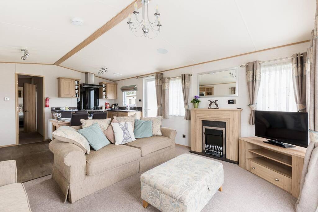 Waters Edge, Hoburne Cotswolds Villa South Cerney Buitenkant foto